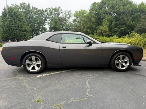 Used 2016 Dodge Challenger SXT RWD image 5