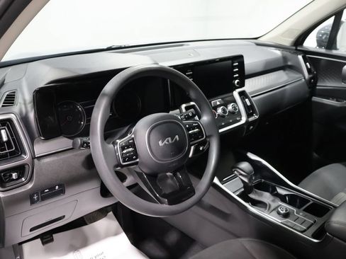 Used 2023 Kia Sorento LX FWD image 16
