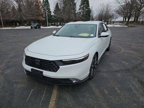 Used 2023 Honda Accord Touring image 2
