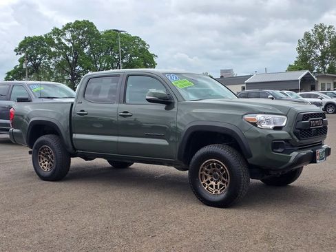 Used 2022 Toyota Tacoma SR5 w/ Trail Edition AWD/4WD image 26