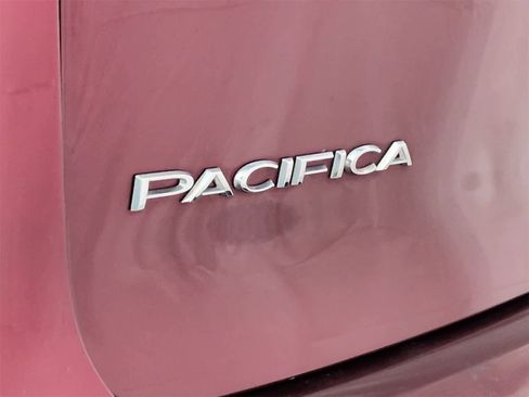 Certified 2017 Chrysler Pacifica Touring-L Plus image 13