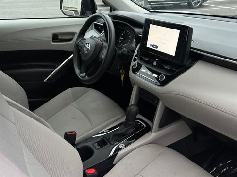 Used 2023 Toyota Corolla Cross L image 11