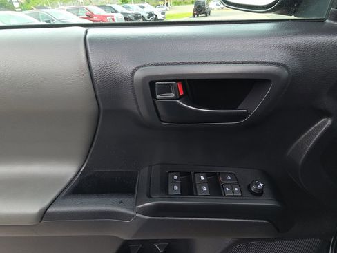 Used 2023 Toyota Tacoma SR AWD/4WD image 15
