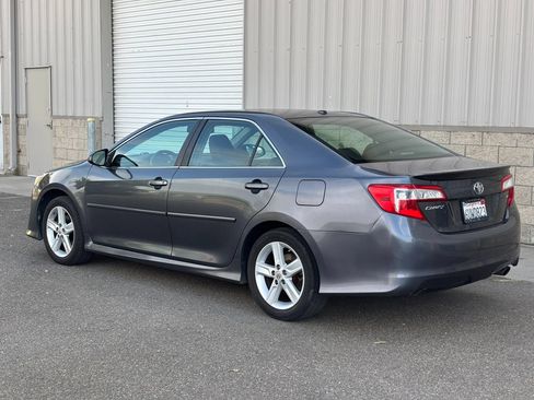 Used 2012 Toyota Camry SE w/ Leather Pkg FWD image 5