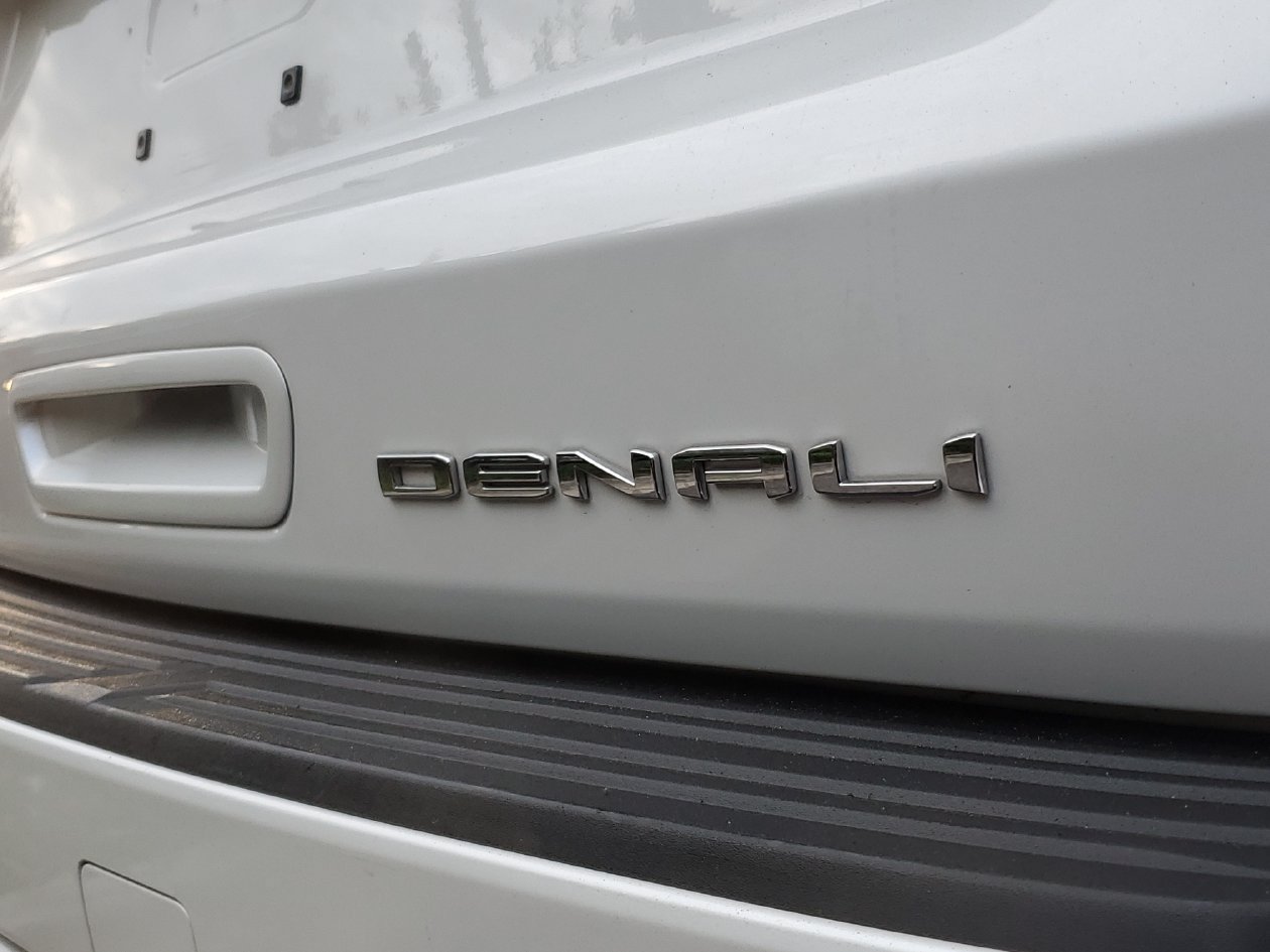 Used 2023 GMC Yukon Denali w/ LPO, Floor Liner Package AWD/4WD image 8