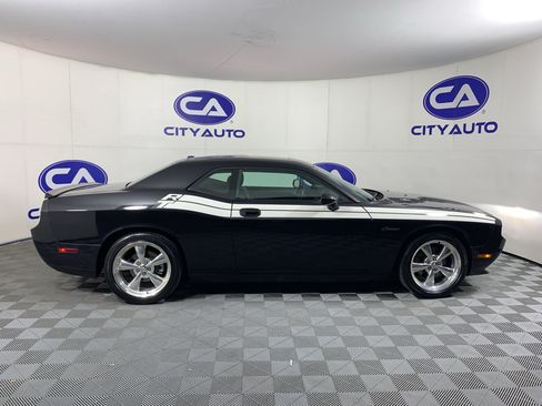 Used 2010 Dodge Challenger R/T RWD image 2