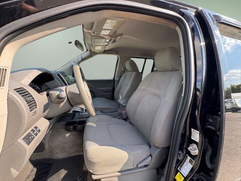 Used 2018 Nissan Frontier SV AWD/4WD image 16