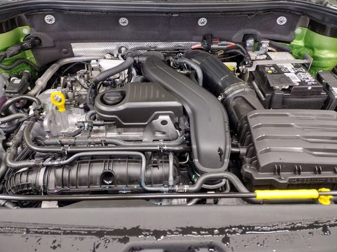 New 2025 Volkswagen Taos SE image 7