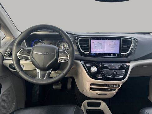 Used 2022 Chrysler Pacifica Touring-L image 20