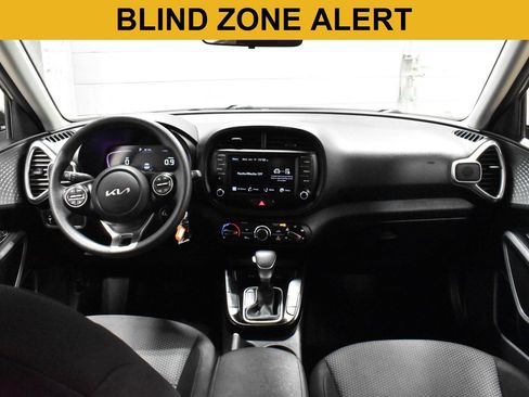 Used 2023 Kia Soul LX w/ LX Technology Package image 2