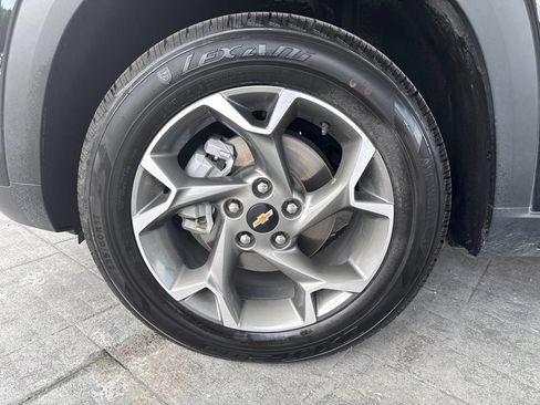 Used 2025 Chevrolet Trax LT FWD image 12