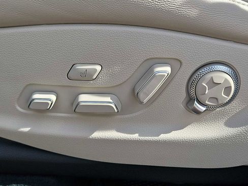 Used 2025 Genesis GV80 3.5T Advanced image 17