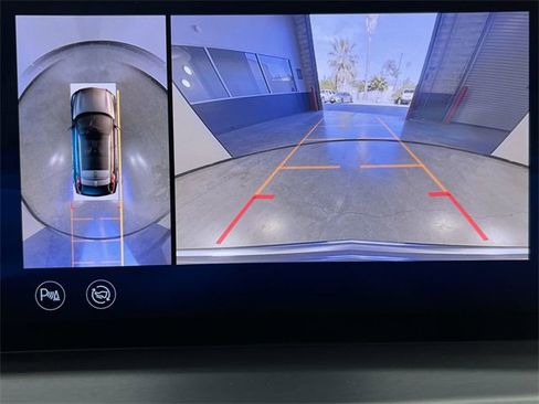 Used 2023 Cadillac Lyriq 2WD image 15