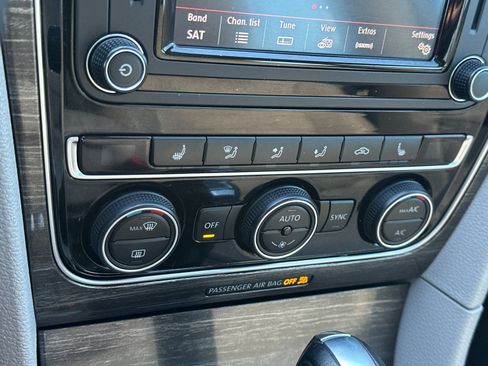 Used 2018 Volkswagen Passat 2.0T SE image 20