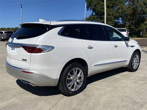 Used 2023 Buick Enclave Essence w/ Experience Buick Package image 5