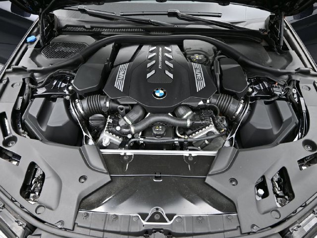 Used 2023 BMW M550i xDrive w/ Dynamic Handling Package AWD/4WD image 22