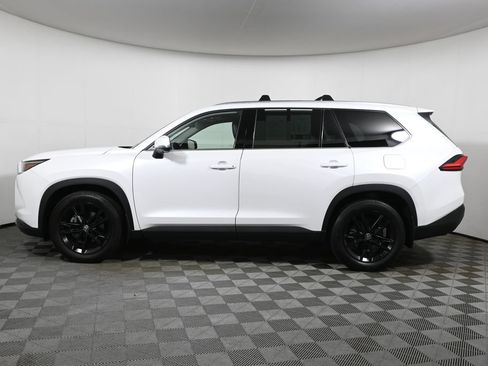 Used 2024 Toyota Grand Highlander AWD image 2