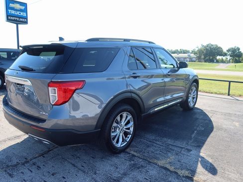 Used 2022 Ford Explorer XLT w/ Equipment Group 202A image 6