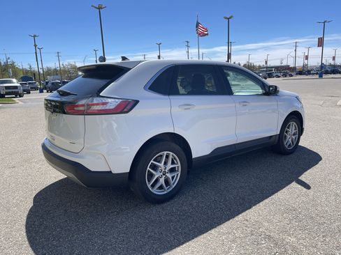 Used 2023 Ford Edge SEL AWD/4WD image 3