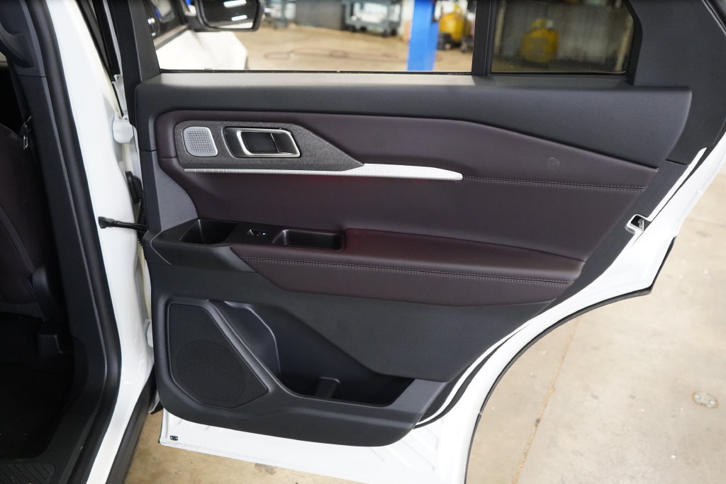 New 2027 Ford Explorer Platinum RWD image 24