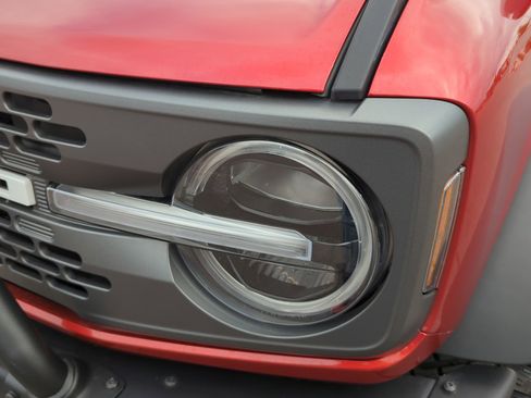 Used 2023 Ford Bronco Badlands image 15