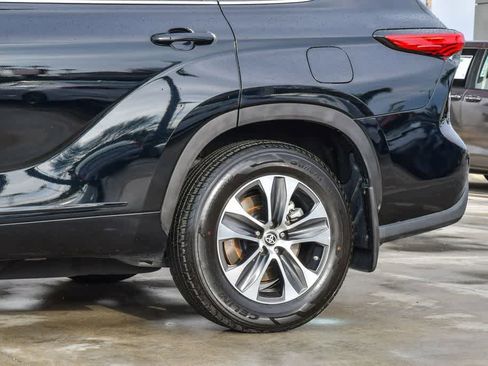 Used 2023 Toyota Highlander XLE image 11