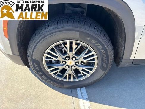 Used 2025 Chevrolet Traverse LT AWD/4WD image 7