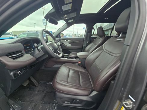 Used 2025 Ford Explorer Platinum AWD/4WD image 17