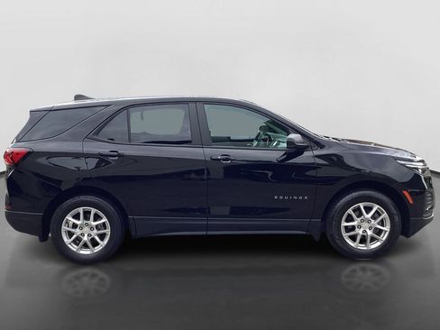Used 2023 Chevrolet Equinox LS w/ LS Convenience Package AWD/4WD image 4