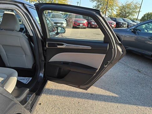 Used 2018 Ford Fusion S image 15