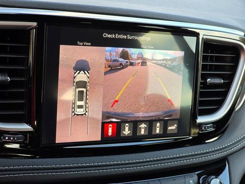 New 2026 Chrysler Pacifica Select w/ S Appearance Package FWD image 9