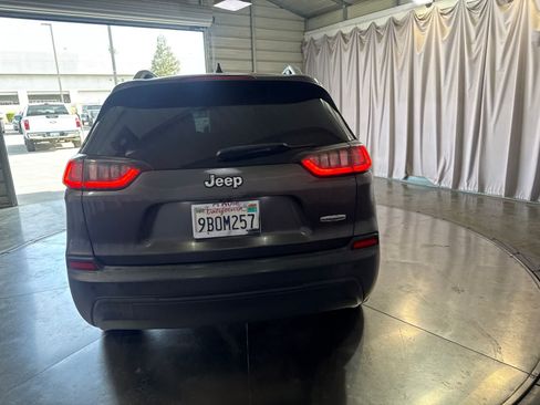 Used 2019 Jeep Cherokee Latitude Plus FWD image 5