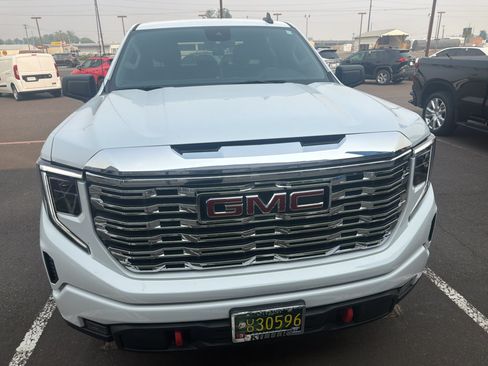 Used 2024 GMC Sierra 1500 Elevation w/ X31 Off-Road Package AWD/4WD image 2