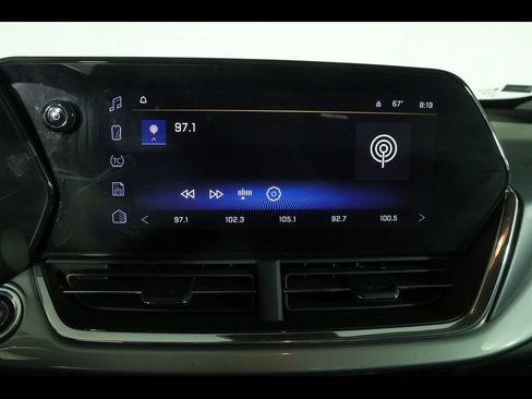 Used 2025 Chevrolet Trax LT w/ LT Convenience Package FWD image 23