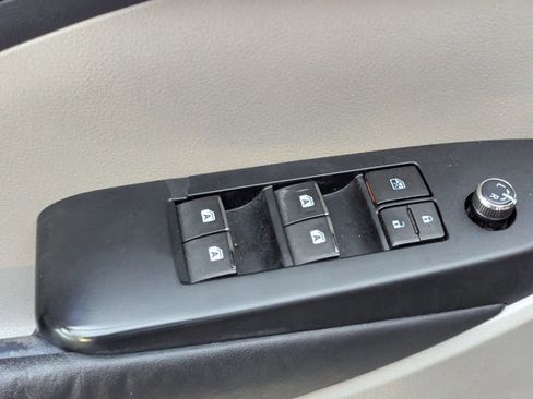 Used 2016 Toyota Highlander Limited w/ Driver Technology Package image 11