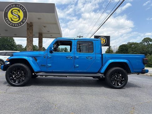 Used 2023 Jeep Gladiator Overland AWD/4WD image 3