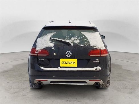 Used 2018 Volkswagen Golf Alltrack image 4
