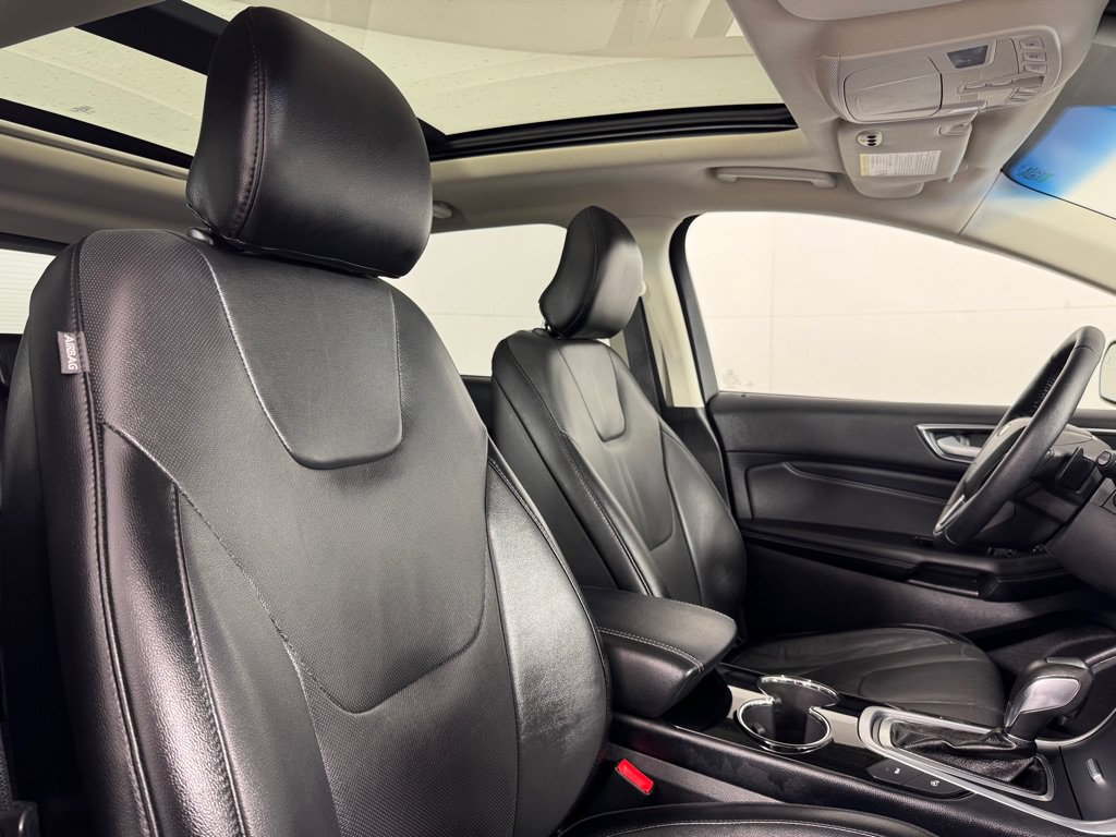 Used 2018 Ford Edge Titanium w/ Equipment Group 302A FWD image 27