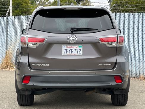 Used 2014 Toyota Highlander Limited AWD/4WD image 4