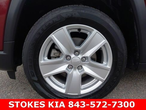 Used 2022 Jeep Compass Latitude image 10