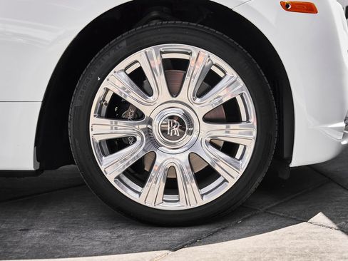 Used 2018 Rolls-Royce Dawn RWD image 22