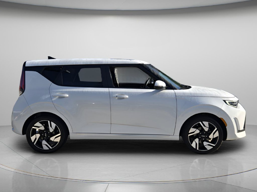 Used 2023 Kia Soul GT-Line w/ GT-Line Technology Package FWD image 3