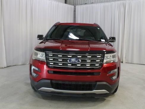 Used 2017 Ford Explorer XLT w/ Equipment Group 202A AWD/4WD image 37