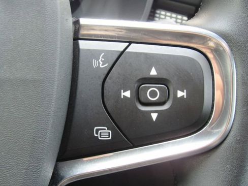 Used 2022 Volvo XC40 P8 Recharge Plus image 39