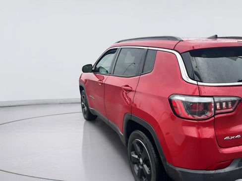 Used 2018 Jeep Compass Latitude w/ Popular Equipment Group AWD/4WD image 3