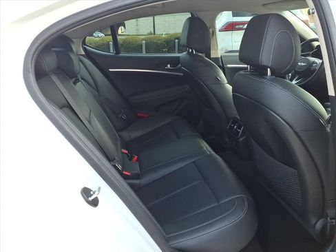 Used 2022 Genesis G70 2.0T RWD image 15