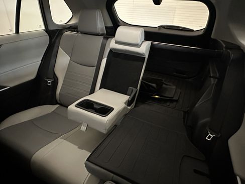 Used 2025 Toyota RAV4 XLE Premium image 23