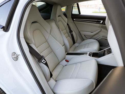 Used 2019 Porsche Panamera GTS w/ Premium Package Plus image 29