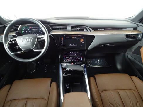 Used 2019 Audi e-tron Prestige w/ Prestige Package image 35