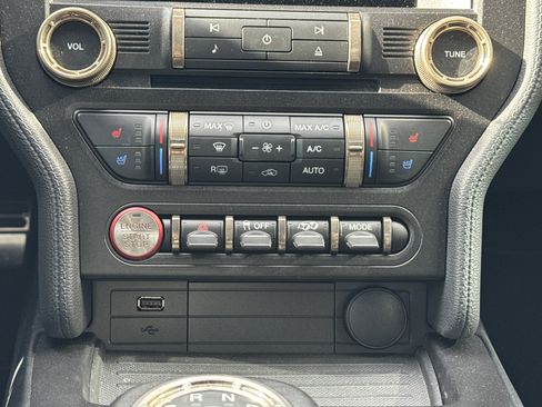 Used 2022 Ford Mustang Shelby GT500 w/ Technology Package image 16